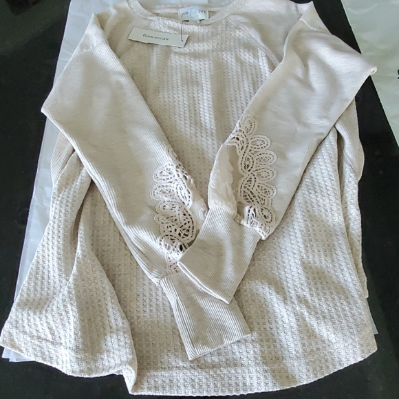 NWT Francesca's JUN & IVY TOP - Picture 2 of 5